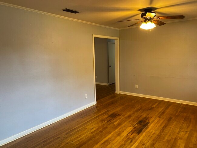 Photo - 1101 Glencrest Ln