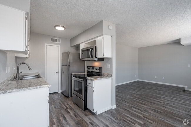 1BR, 1BA - 635SF