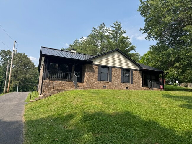 Building Photo - 5036 Benton Rd Rental