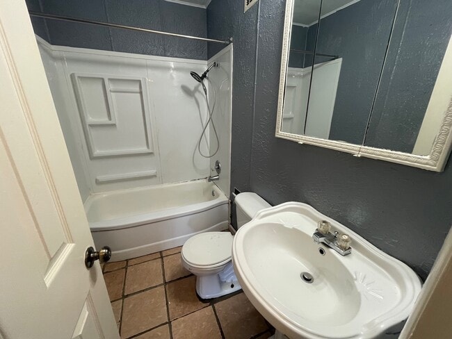 Photo - 1001 Voorhees-W