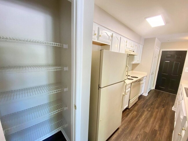 Photo - Charming 2 Bedroom/ 1 Bathroom Parkville Condo in Lovely Seven Courts Community