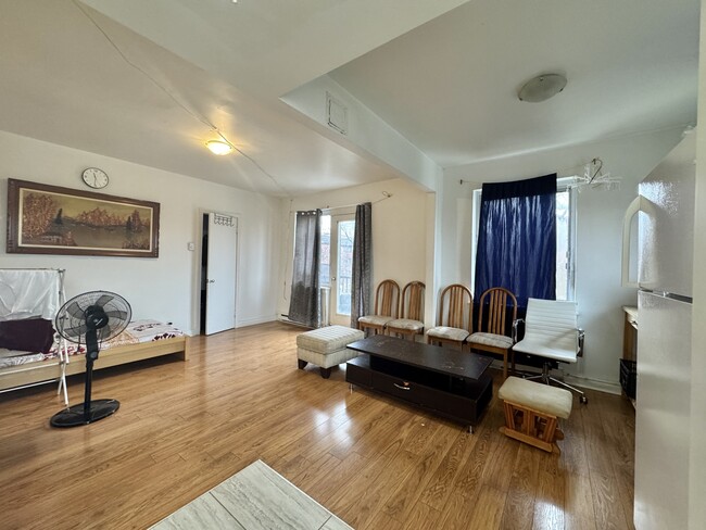 Building Photo - 349 Bd Graham