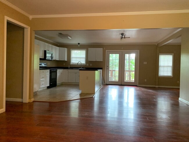 1306 E Twin Lakes Dr