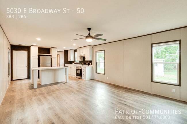 Photo - 5030 E Broadway St