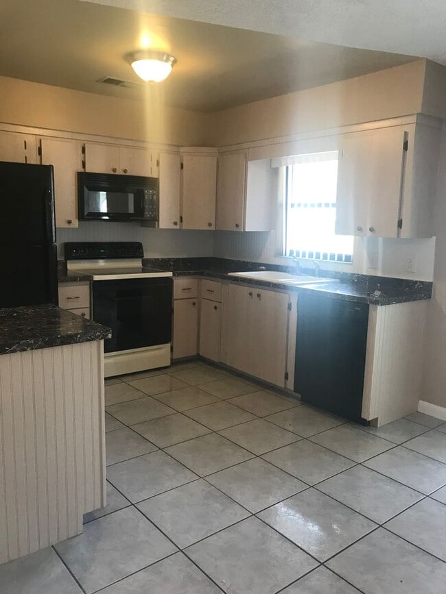 Photo - Charming 3 bedroom/1.5 bath Fenced Home in St.Cloud