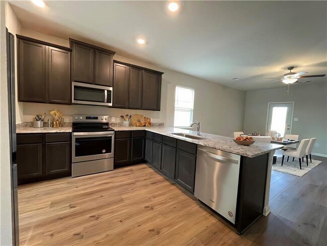 Photo - 508 Republic Dr