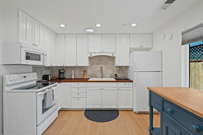 Photo - 205 Haydon St