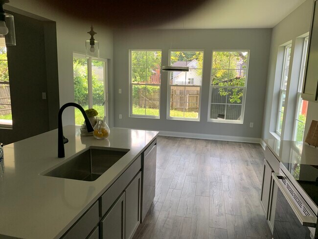 Photo - 60 Oak St