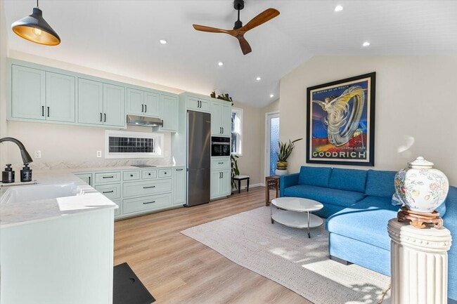 Photo - 402 Haydon St