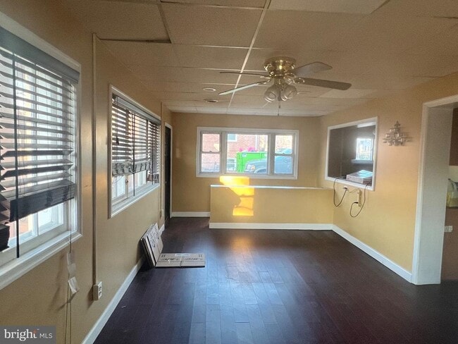 Photo - 502 3rd Ave SW