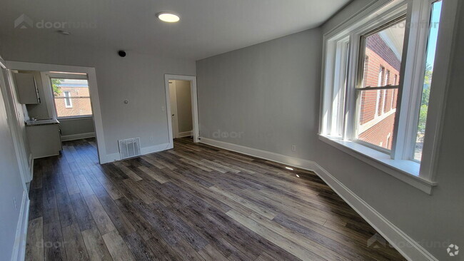 Building Photo - 1004 Main St Unit 5 Rental