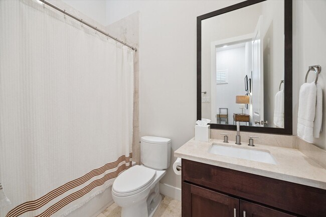 Building Photo - 4721 Banning Dr Unit E