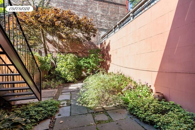 Photo - 188A 6th Ave