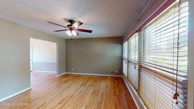 Photo - 707 Dorsey Way
