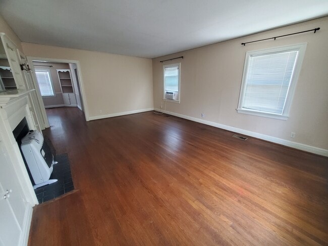 Sala de estar - 4309 Avenue N Unidad First Floor