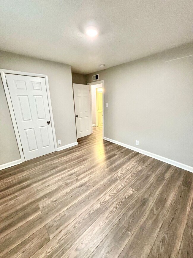 Photo - 2215 Sutton Dr