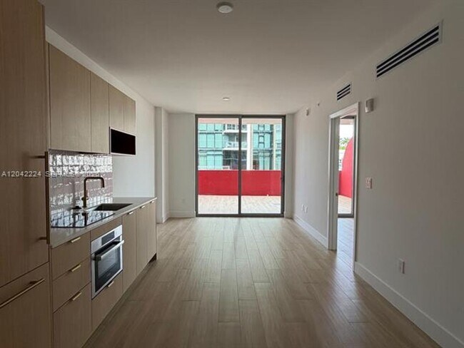 Photo - 90 NE 32nd St