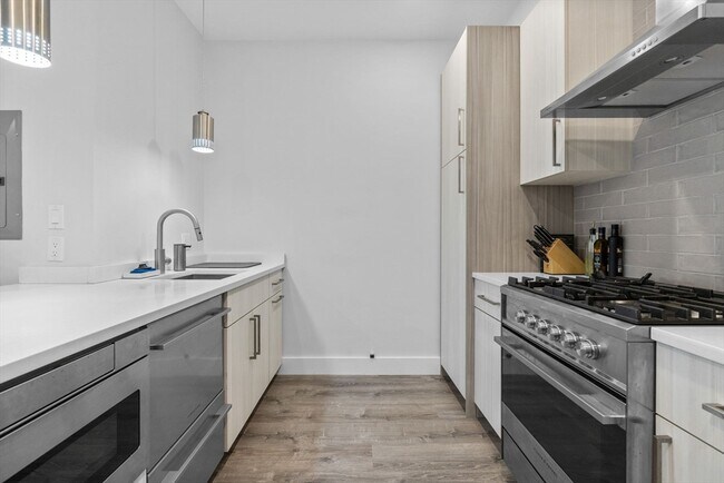 Photo - 176 Humboldt Ave Unit 2