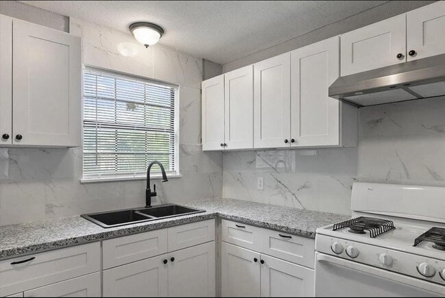 Photo - 9033 Oak Knoll Ln