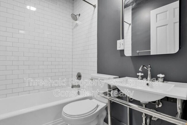 Photo - 451 E Town St Unit 106