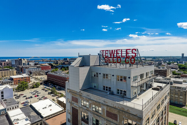 Teweles Seed Tower Apartments - Teweles Seed Tower Apartments