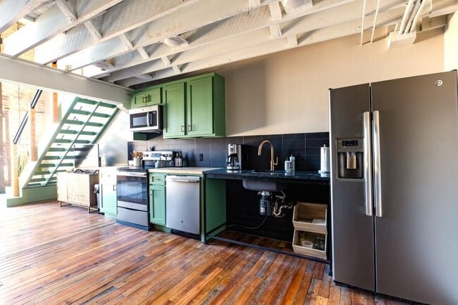 Photo - 101 E Walnut St