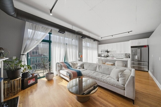 Photo - 910 W Madison St Unit 803