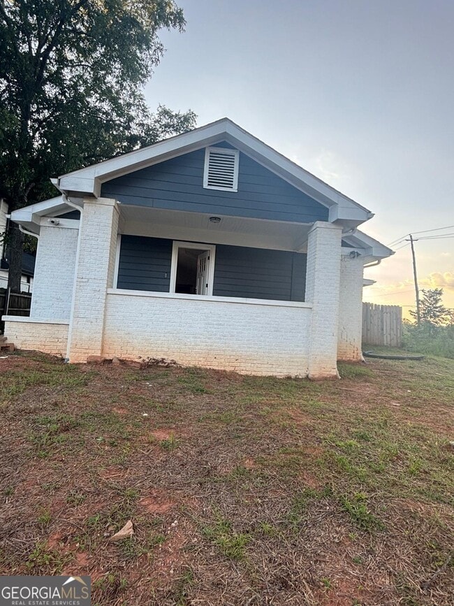 Building Photo - 1401 Boulevard SE