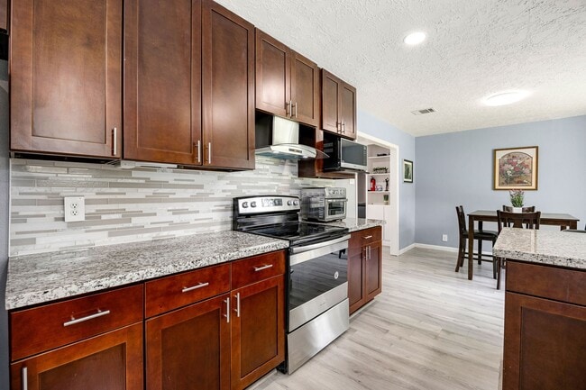 Photo - 7606 Richmond Ave.