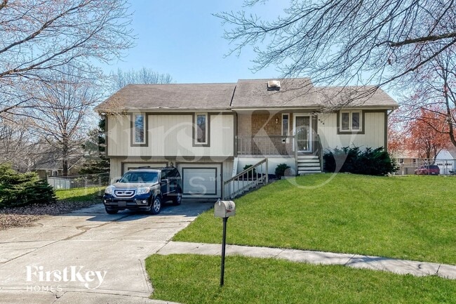 Building Photo - 804 NE Karapat Dr