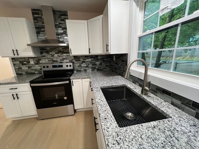 Photo - 1821 Freeport Rd NW