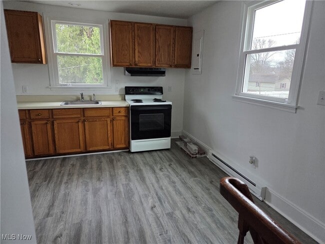 Photo - 449 2nd Dr NE