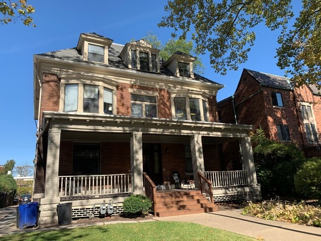 Building Photo - 4821 Centre Ave Unit 4821 Centre Ave. #2