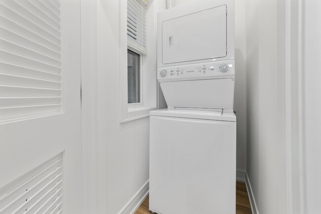 Photo - Renovated 2 bedroom Apartments available 4/15 - Logan Square / Hermosa / Humboldt Park Unit 1F