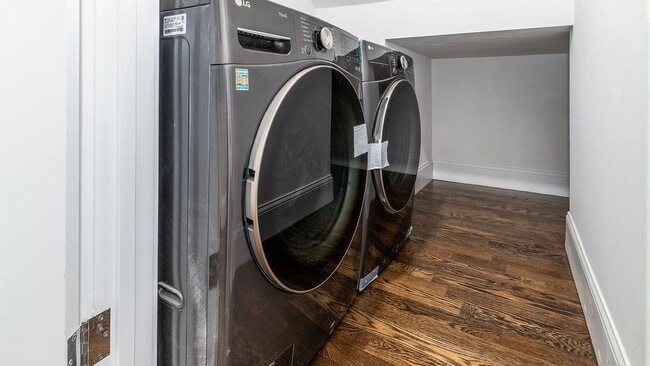 Photo - 555 E 5th St