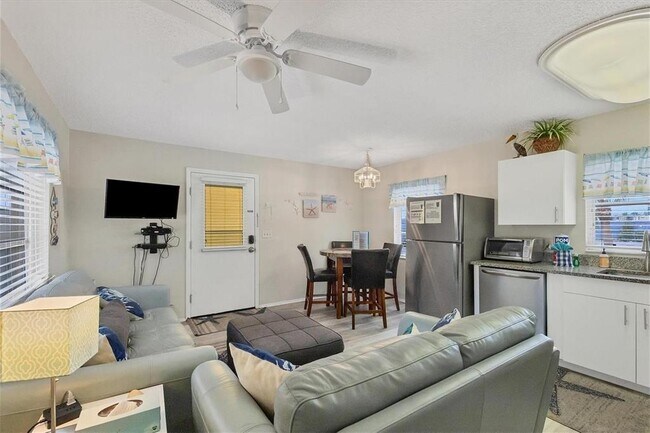 301 Avenida Madera
