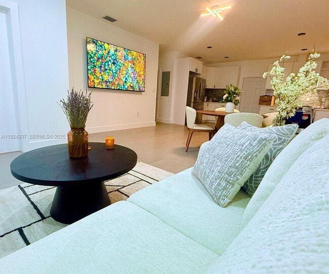 Photo - 4701 NE 3rd Ave