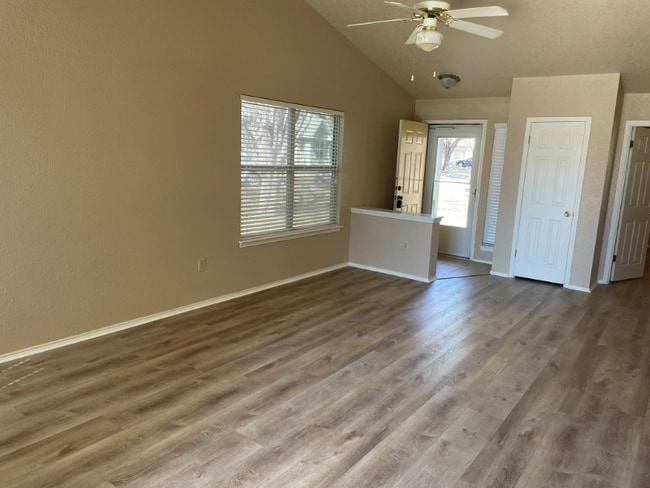 Photo - 204 Prairie Springs Loop
