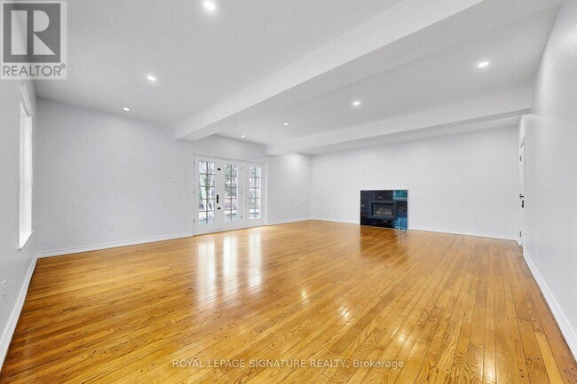 Photo - 24 Laureleaf Rd