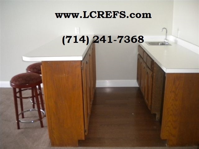 Photo - Los Caballeros #004 Unit 4B