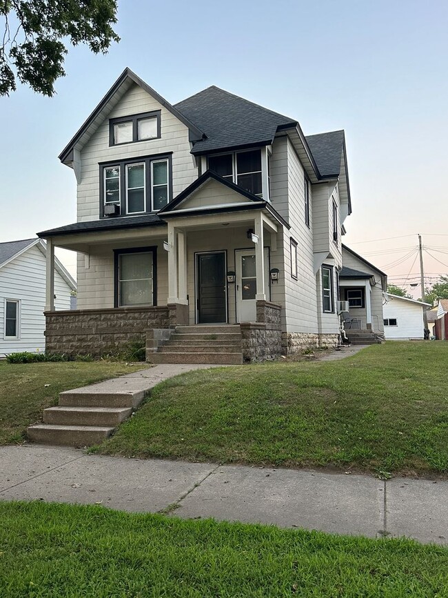 Building Photo - 1344 Charles St Unit 1342