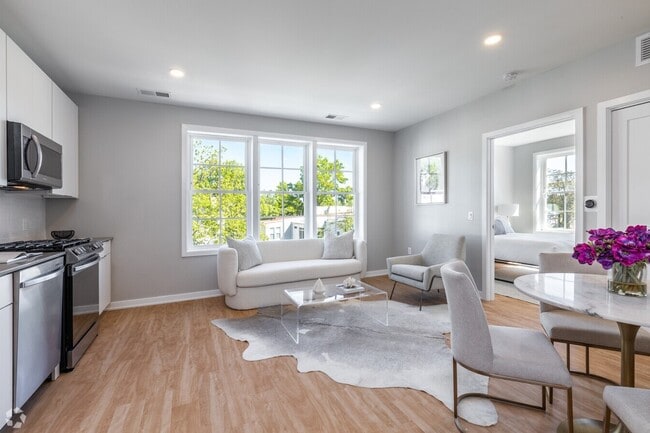 Building Photo - 2210 Wisconsin Ave NW Unit 419