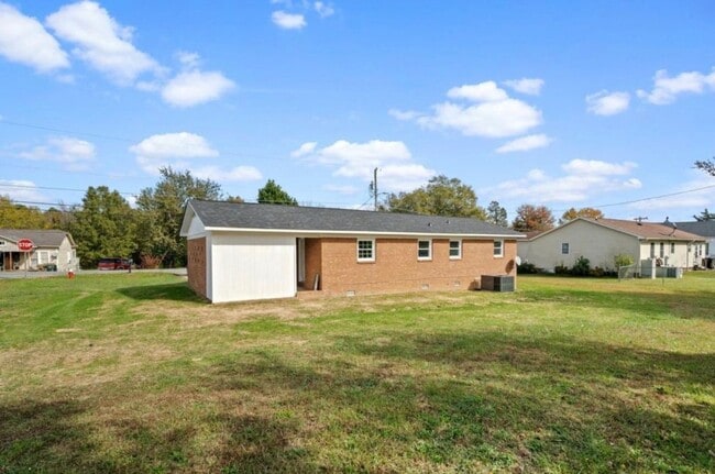 Photo - Well maintained 3 bedroom home!