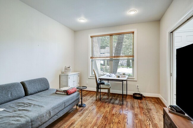 Photo - 201 Vanderpool Ln Unidad True