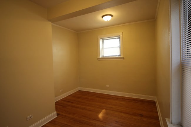 Photo - 2410 W Winnemac Ave Unit 2