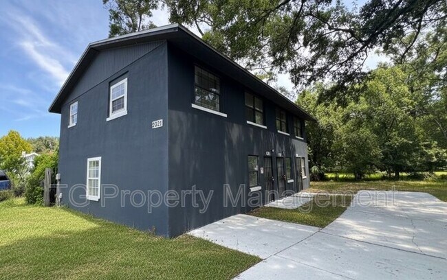 Photo - 2825 Moncrief Rd
