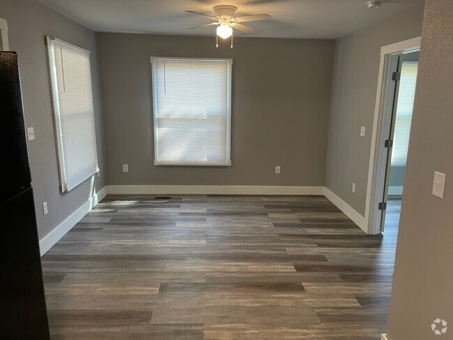 Building Photo - 909 S 1st St Unit 909 1-2 Rental
