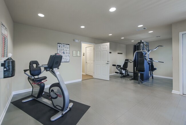 Dobbins Hill Fitness Center - Dobbins Hill Apartment Homes