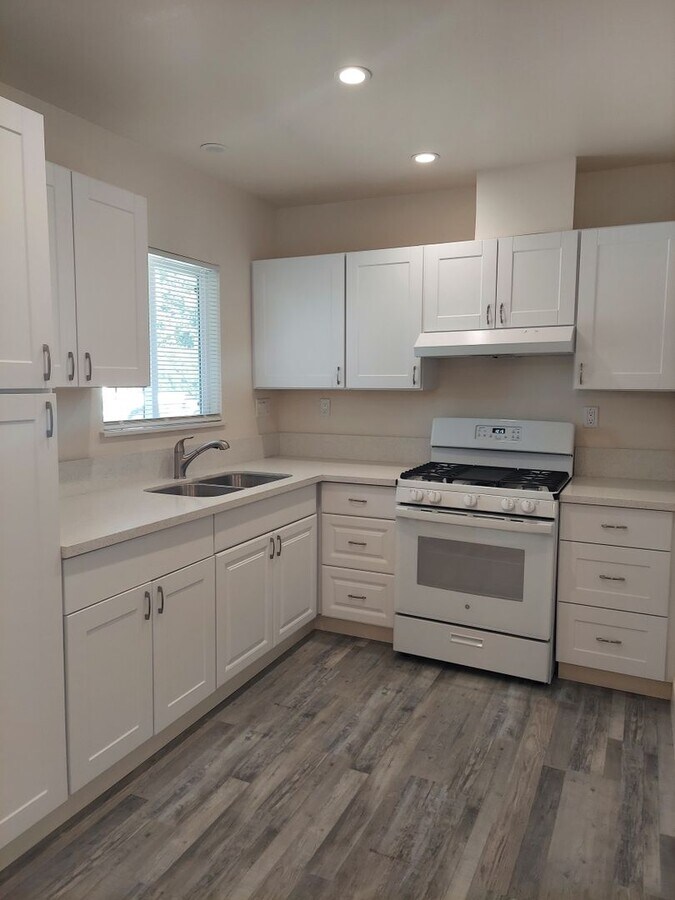 166GRA - 166GRA Unit 166 E Granger