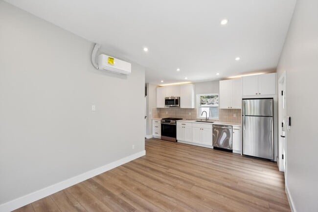 Photo - 196 Amapola Ave